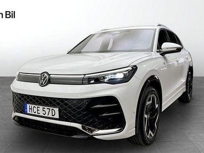 Pure white Begagnad 2025 VW Tiguan R-line SUV | 499 900 kr (Lite dyr)