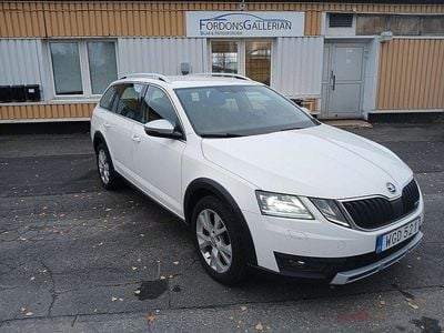 Vit Begagnad 2017 Skoda Octavia Scout Kombi | 149 500 kr (Lite dyr)
