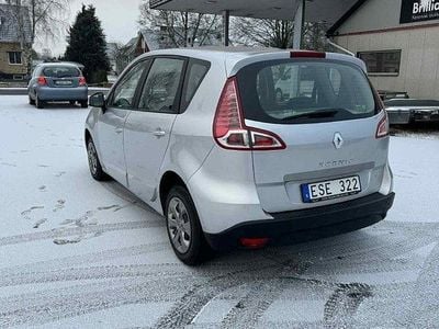 Begagnad Renault Scénic III 95 HK (69 kW) 2011 Silver Minibuss