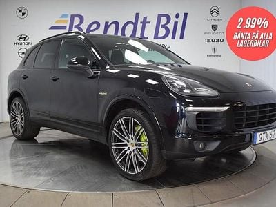 Svart Begagnad 2017 Porsche Cayenne S E-Hybrid Platinum Edition SUV | 424 500 kr (Marknadspris)