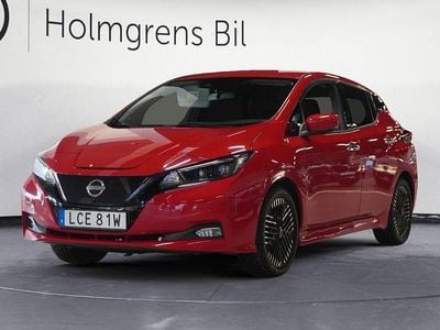 Begagnad Nissan Leaf N-Connecta 110 kW (150 HK) 2022 Red solid Halvkombi