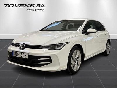 Vit Begagnad 2024 VW Golf VIII Edition Halvkombi | 309 000 kr (Marknadspris)