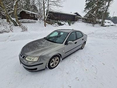 Grå Begagnad 2004 Saab 9-3 Linear Sedan | 23 500 kr (Marknadspris)