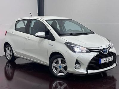 Begagnad Toyota Yaris Hybrid Active 101 HK (74 kW) 2014 Ljusgrå Halvkombi