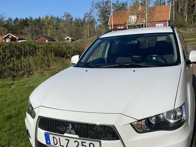 begagnad Mitsubishi Outlander 2.2 Di-D 4WD Sportronic Euro 5