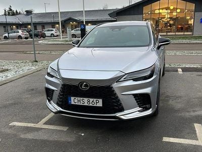 Begagnad 2024 Lexus RX450h+ Executive Line SUV | 759 000 kr (Lite dyr)