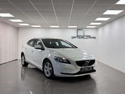 Begagnad Volvo V40 Kinetic 122 HK (89 kW) 2017 Vit Halvkombi
