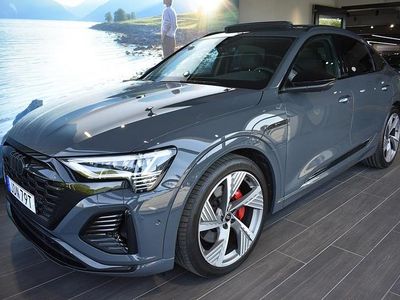 Begagnad Audi Q8 e-tron Sport 250 kW (340 HK) 2024 Grå SUV