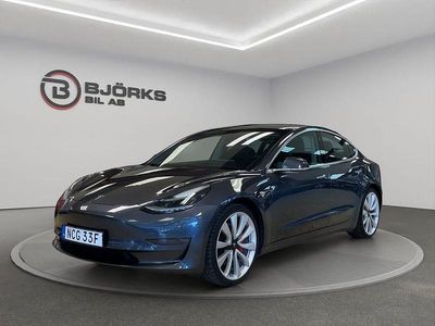 Grå Begagnad 2019 Tesla Model 3 Performance Sedan | 289 500 kr (Lite dyr)