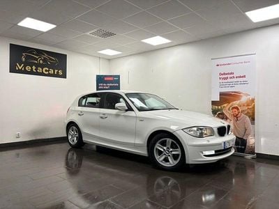 Begagnad BMW 118 Comfort Edition 143 HK (105 kW) 2011 Vit Halvkombi
