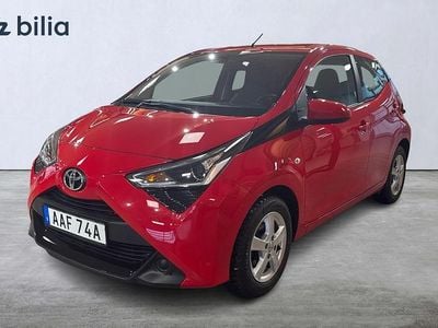 Begagnad Toyota Aygo Play 72 HK (52 kW) 2019 Röd Halvkombi