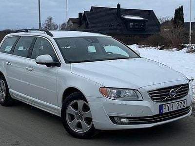 Vit Begagnad 2013 Volvo V70 Momentum Kombi | 79 000 kr (Marknadspris)