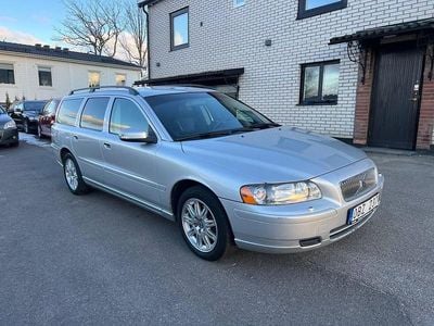 Begagnad Volvo V70 Kinetic 170 HK (125 kW) 2007 Silver Kombi