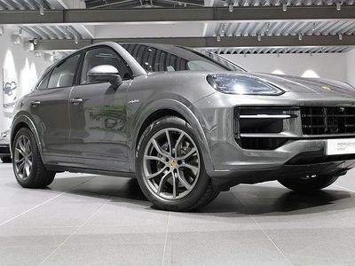 Mörkgrå Begagnad 2023 Porsche Cayenne E-Hybrid Coupe Sportkupé | 1 155 000 kr