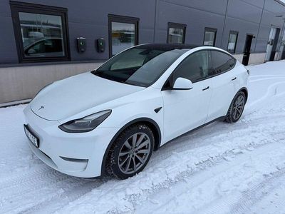 Vit Begagnad 2022 Tesla Model Y Performance SUV | 327 900 kr (Marknadspris)