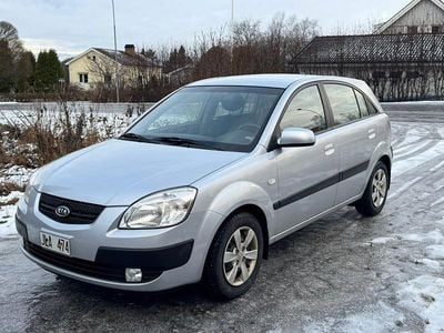 Silver Begagnad 2008 Kia Rio Halvkombi | 23 000 kr (Superpris)