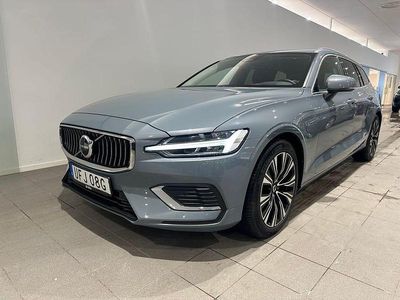Grå Begagnad 2024 Volvo V60 Core Kombi | 429 500 kr (Marknadspris)