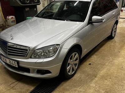 Begagnad Mercedes C180 156 HK (114 kW) 2009 Silver metallic Kombi