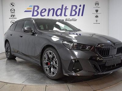 Black sapphire metallic Ny 2025 BMW 530e M Sport Kombi | 779 500 kr (Marknadspris)