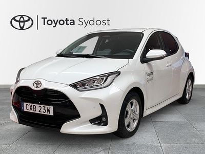 Vit Begagnad 2025 Toyota Yaris Hybrid Active Halvkombi | 279 000 kr (Lite dyr)