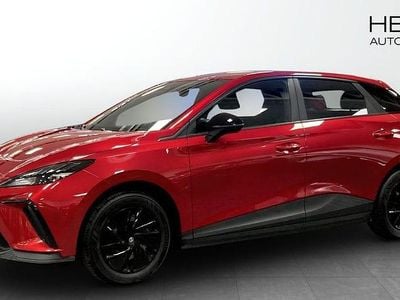 Begagnad MG MG4 EV 125 kW (170 HK) 2023 Röd Halvkombi