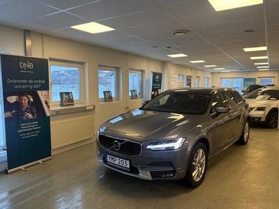 Grå Begagnad 2019 Volvo V90 CC Momentum Kombi | 229 900 kr (Marknadspris)