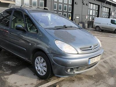 Begagnad Citroën Xsara Picasso 136 HK (100 kW) 2003 Grå Minibuss