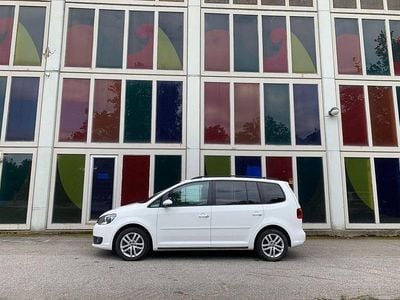 Vit Begagnad 2015 VW Touran Minibuss | 164 900 kr (Dyr)