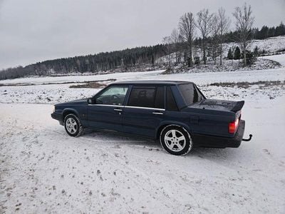 Mörkblå Begagnad 1990 Volvo 740 Sedan | 40 000 kr
