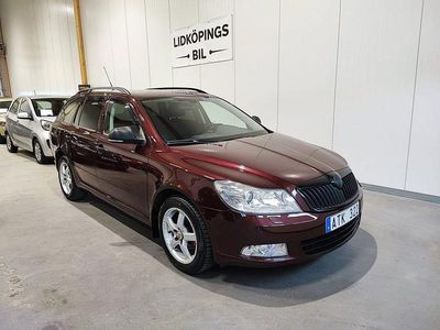 Mörkröd Begagnad 2010 Skoda Octavia Elegance Kombi | 59 900 kr (Marknadspris)