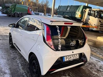 Vit Begagnad 2017 Toyota Aygo Halvkombi | 85 000 kr (Marknadspris)