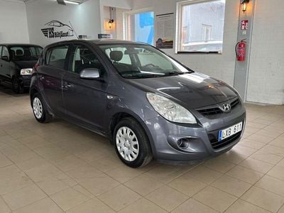 Mörkgrå (grå) Begagnad 2011 Hyundai i20 Select Halvkombi | 34 900 kr (Lite dyr)