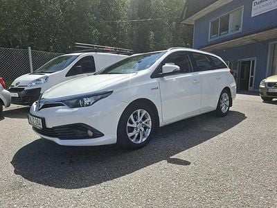 Begagnad Toyota Auris Touring Sports Active 136 HK (100 kW) 2016 Vit Kombi