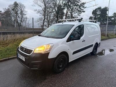 Vit Begagnad 2017 Peugeot Partner Minibuss | 111 250 kr (Dyr)