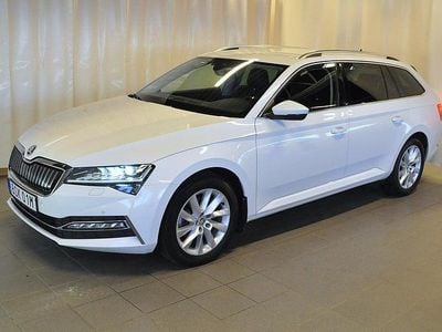 Vit Begagnad 2023 Skoda Superb Business Line Kombi | 289 000 kr (Bra pris)