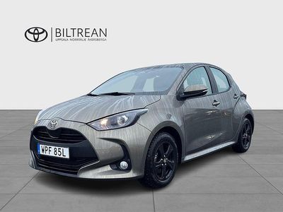Grön Begagnad 2024 Toyota Yaris Hybrid Active Halvkombi | 245 000 kr (Marknadspris)