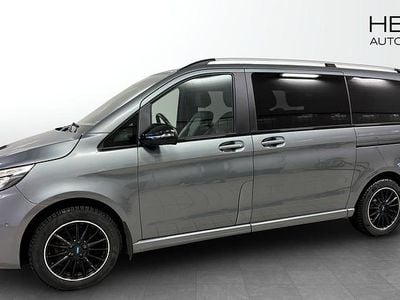 Grå Begagnad 2022 Mercedes V300 Minibuss | 709 000 kr