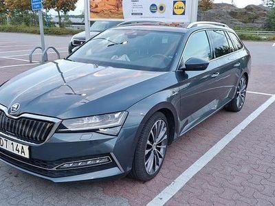 Grå metallic Begagnad 2020 Skoda Superb Kombi | 235 000 kr (Bra pris)