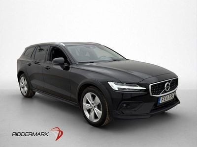 Begagnad Volvo V60 CC Momentum 197 HK (144 kW) 2022 Svart Kombi