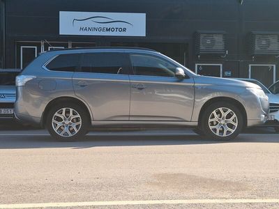 Begagnad Mitsubishi Outlander P-HEV 203 HK (149 kW) 2013 Silver SUV