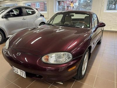 Mörkröd Begagnad 2000 Mazda MX5 Cab | 85 000 kr (Marknadspris)