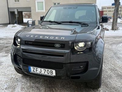 Begagnad Land Rover Defender 300 HK (220 kW) 2023 Carpathian grey metallic SUV
