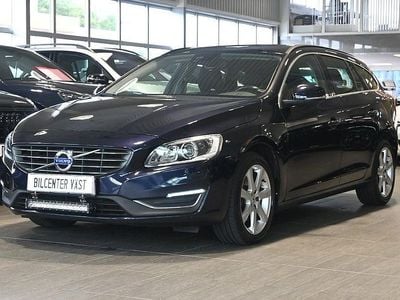 Mörkblå (blå metallic) Begagnad 2017 Volvo V60 Business Edition Kombi | 194 000 kr (Marknadspris)