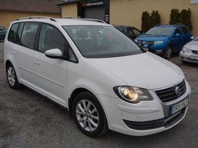 Vit Begagnad 2010 VW Touran Trendline Minibuss | 59 900 kr