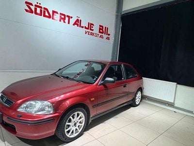 Begagnad Honda Civic 90 HK (66 kW) 1998 Mörkröd Halvkombi
