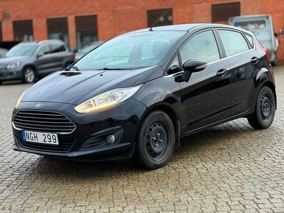 Röd Begagnad 2013 Ford Fiesta Trend Halvkombi | 54 900 kr (Marknadspris)
