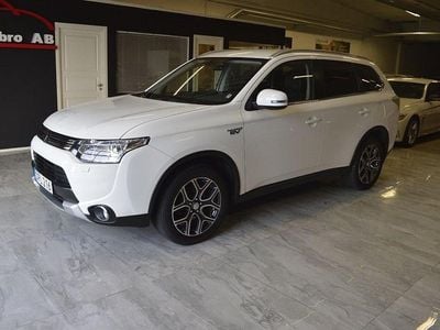 Begagnad Mitsubishi Outlander P-HEV 203 HK (149 kW) 2015 Vit SUV