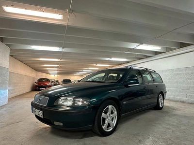 Mörkgrön Begagnad 2001 Volvo V70 Kombi | 32 900 kr (Lite dyr)