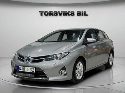 Grå Begagnad 2013 Toyota Auris Hybrid Halvkombi | 109 900 kr (Marknadspris)
