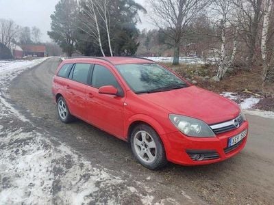 Begagnad Opel Astra 200 HK (147 kW) 2006 Röd behöver en polering